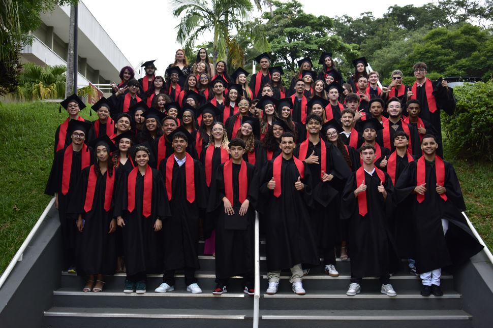 A celebração de um novo capítulo: Formatura do 9º Ano e 3º Ano do Ensino Médio