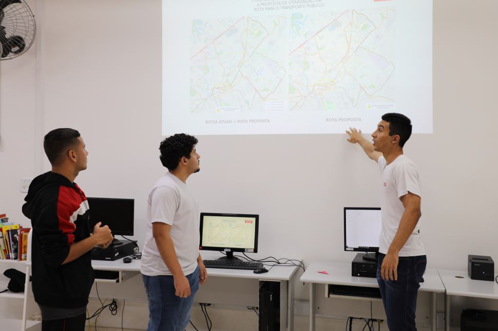 Estudantes do Ensino Médio participam de Congresso Internacional 
