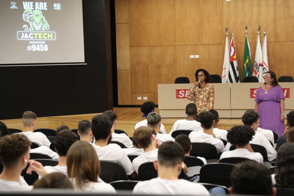 Alunos do SESI Jacareí participam da Semana da Engenharia 