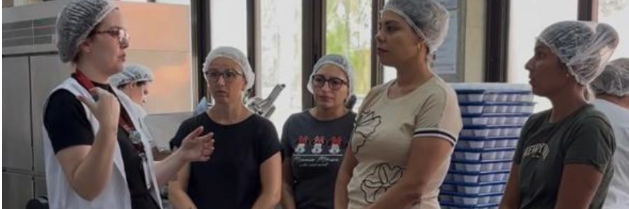 Visita guiada aproxima famílias da rotina alimentar dos estudantes no SESI Jacareí 