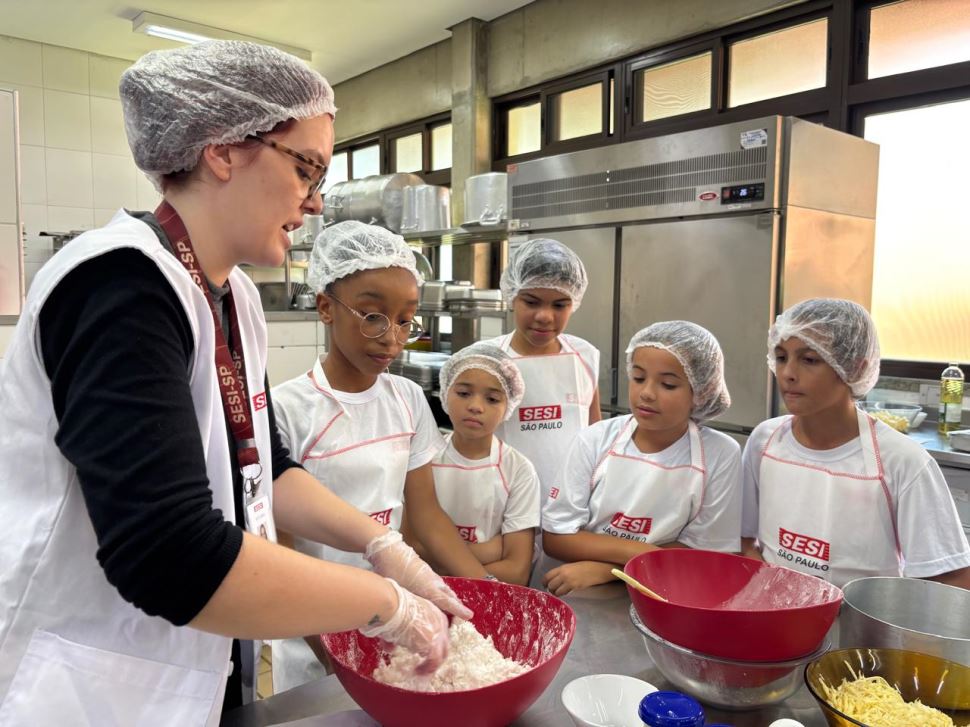 Alunos conhecem o Brasil por meio da culinária 