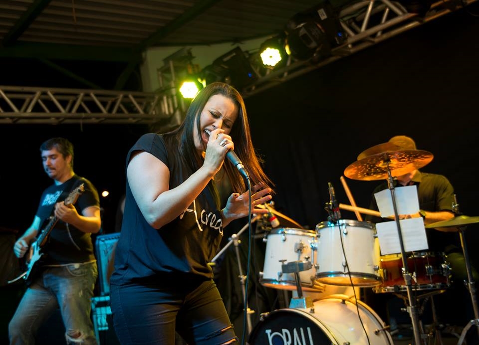 SHOW DA BANDA OFFICE ROCK RELEMBRA OS CLÁSSICOS DO ROCK