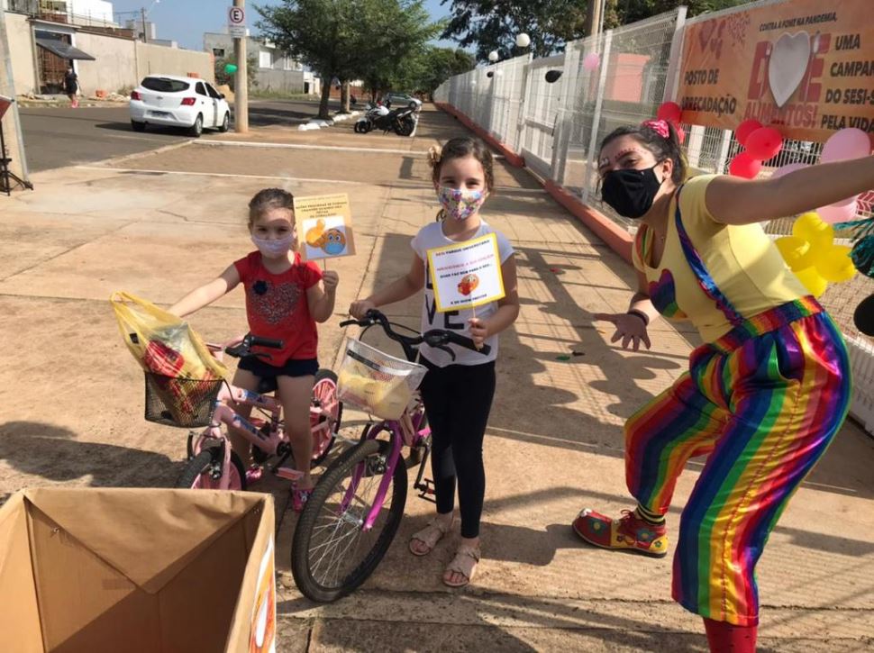 Sesi arrecada mais de uma tonelada de alimentos em drive-thru solidário