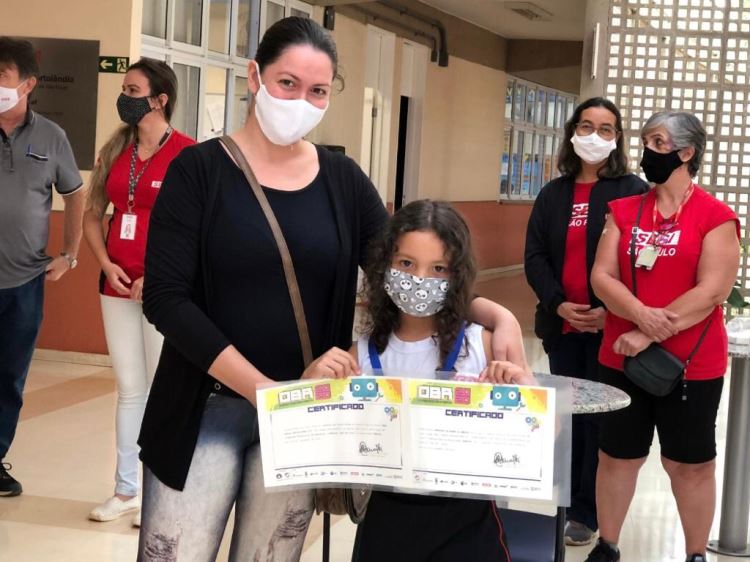 Lavínia e mãe robótica hortolândia