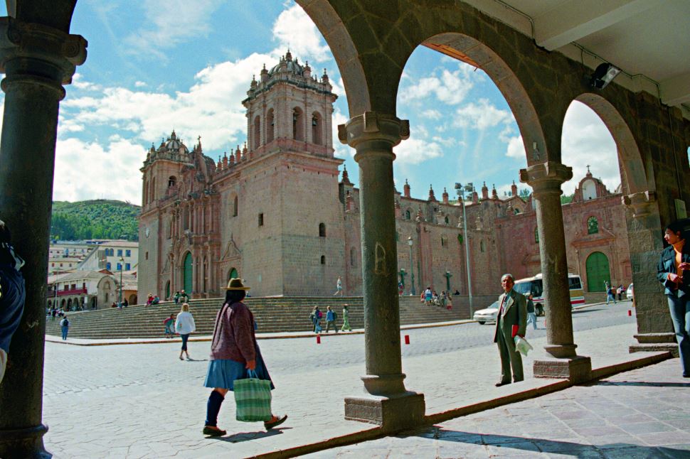 Cosmópolis recebe exposição “Entre Cochabamba e Machu Picchu”