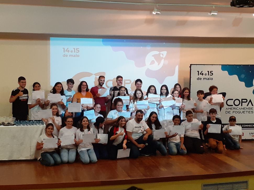 Estudantes do Sesi são premiados em competição de foguetes