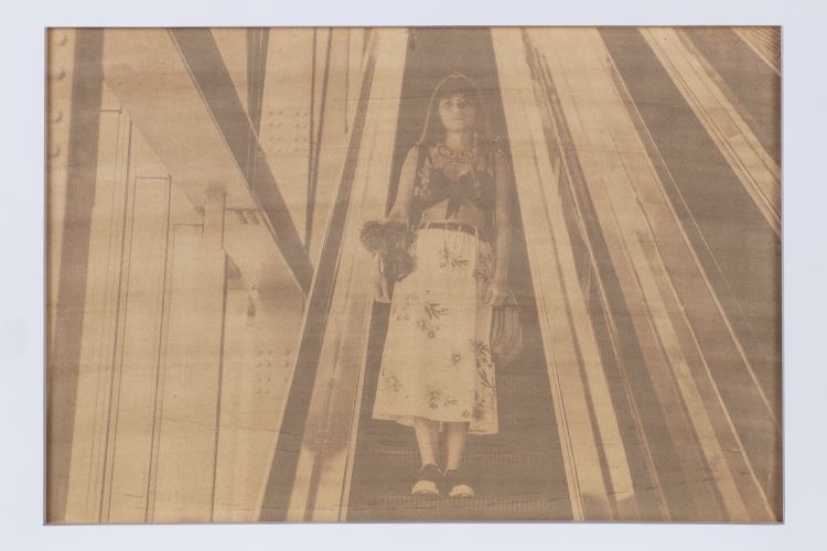 Dani Sandrini, artista do projeto terra terreno território, fotografada por Bruna Bombarda