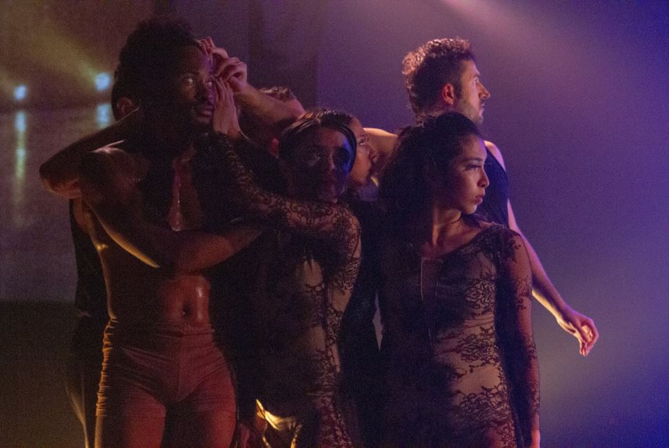 Intuição Companhia de Dança apresenta espetáculo no SESI Birigui pelo projeto Viagem Teatral