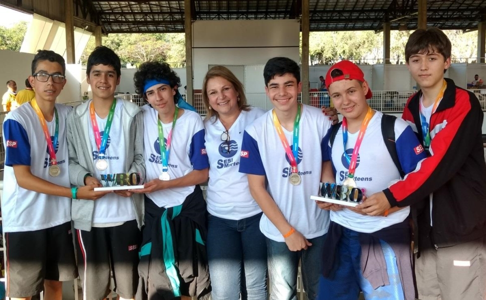 Alunos do SESI-SP de Araraquara conquistam prêmios em torneio de robótica