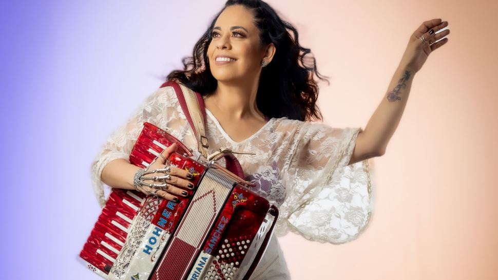 Clássicos de Luiz Gonzaga são destaques no Sesi Araraquara com “Vira e Mexe”, de Adriana Sanchez