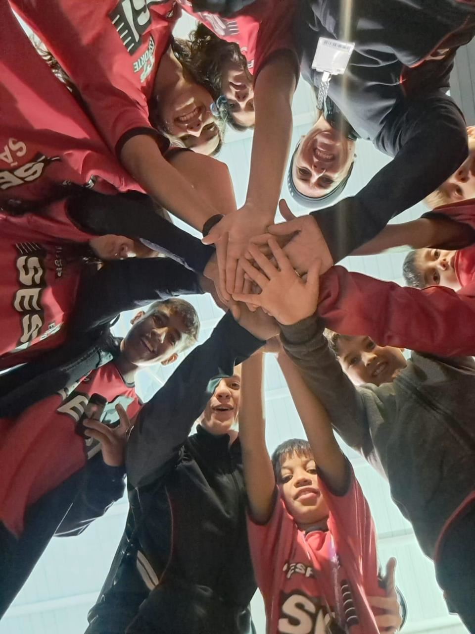 Alunos de natação do SESI Araraquara conquistam medalhas em torneio de inverno