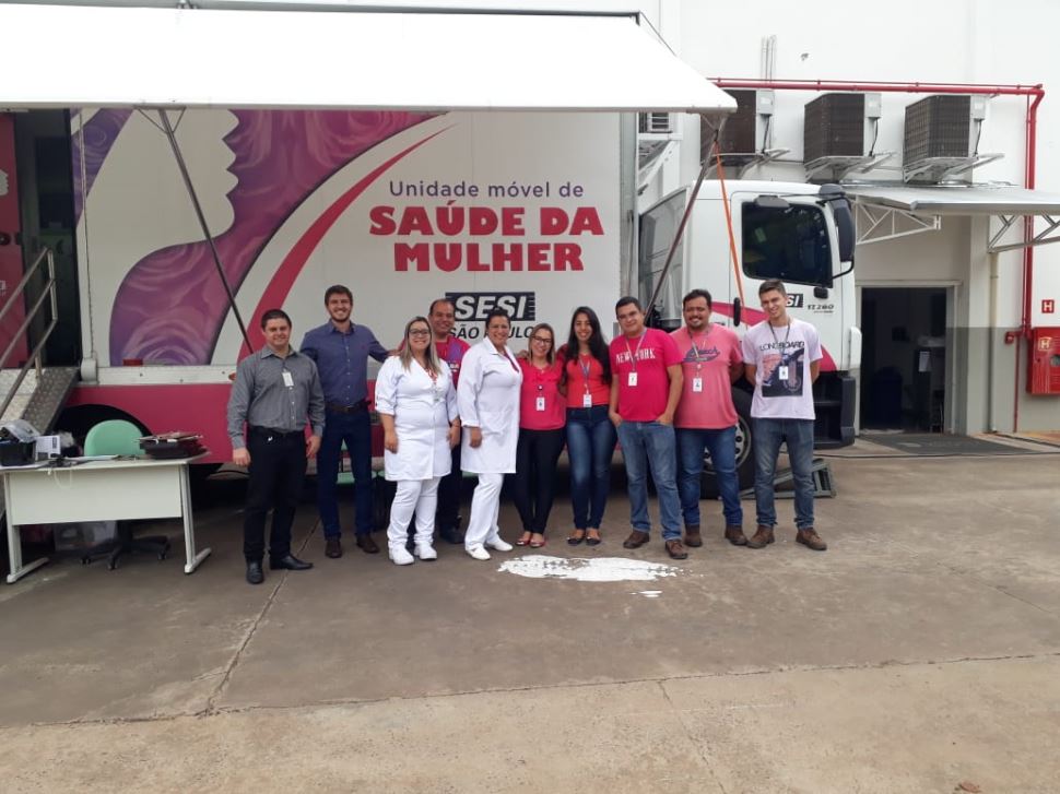 Unidade Móvel de Saúde da Mulher realiza exames de Mamografia e Papanicolau em empresa de Pirassununga