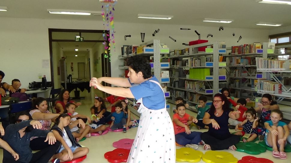 DIA DA FAMÍLIA NA BIBLIOTECA REÚNE PAIS E ALUNOS NO SESI ARARAS
