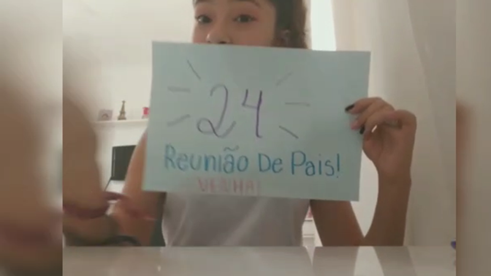 ALUNOS DA ESCOLA SESI PIRASSUNUNGA FAZEM CONVITE PARA REUNIÃO COM A FAMÍLIA POR MEIO DE VÍDEO COM PARÓDIA