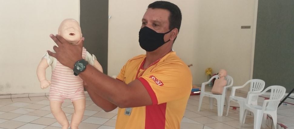 Guarda-vidas do Sesi Mogi Guaçu e Araras ministram curso