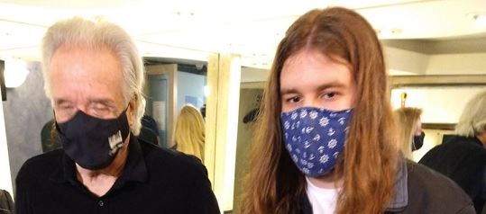 José, o pianista, toca para o maestro João Carlos Martins