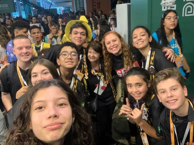 Equipe Los Atômicos participa do Festival Sesi de Robótica