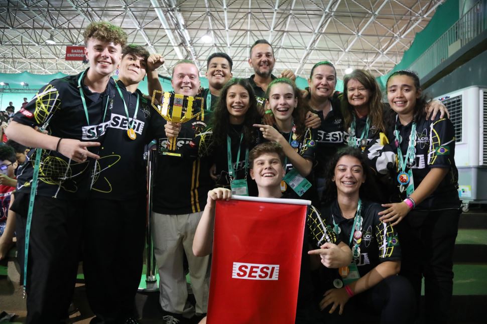 Los Atômicos conquista título em torneio de robótica e vai para os Estados Unidos