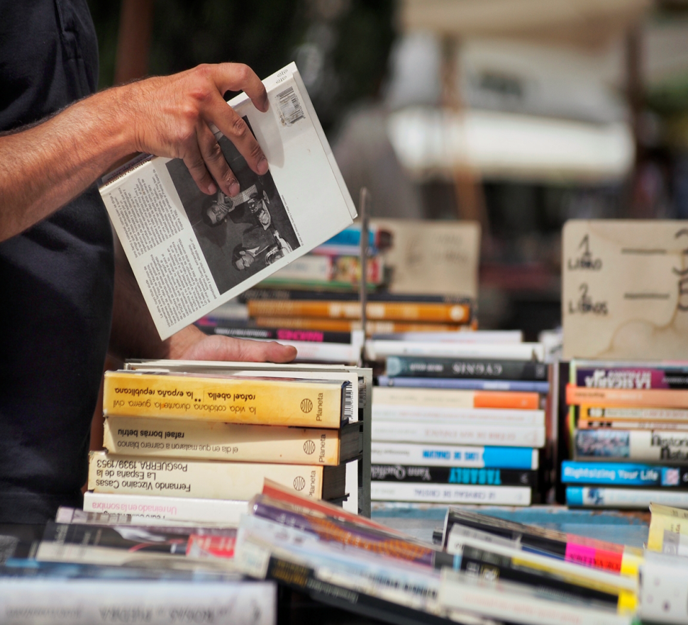 Renove Sua Estante: Participe da Feira de Troca de Livros! 