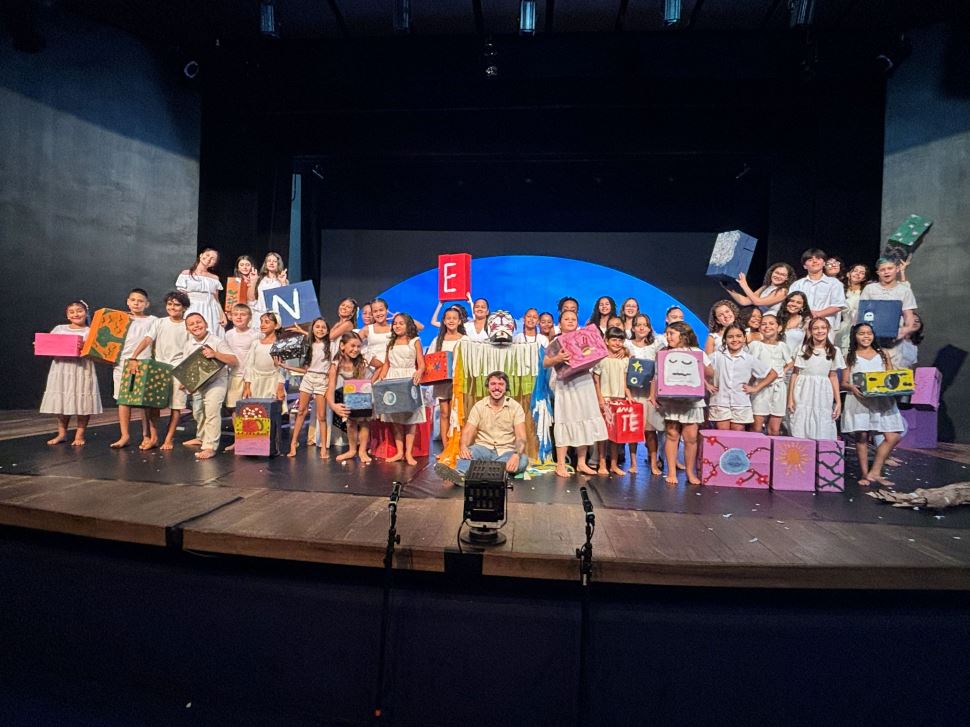Alunos do Núcleo de Artes Cênicas encerram o ano com mostra cultural