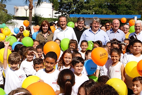 Estudantes precisam de exemplo, afirma Skaf em Bauru ao batizar escola com nome de educador