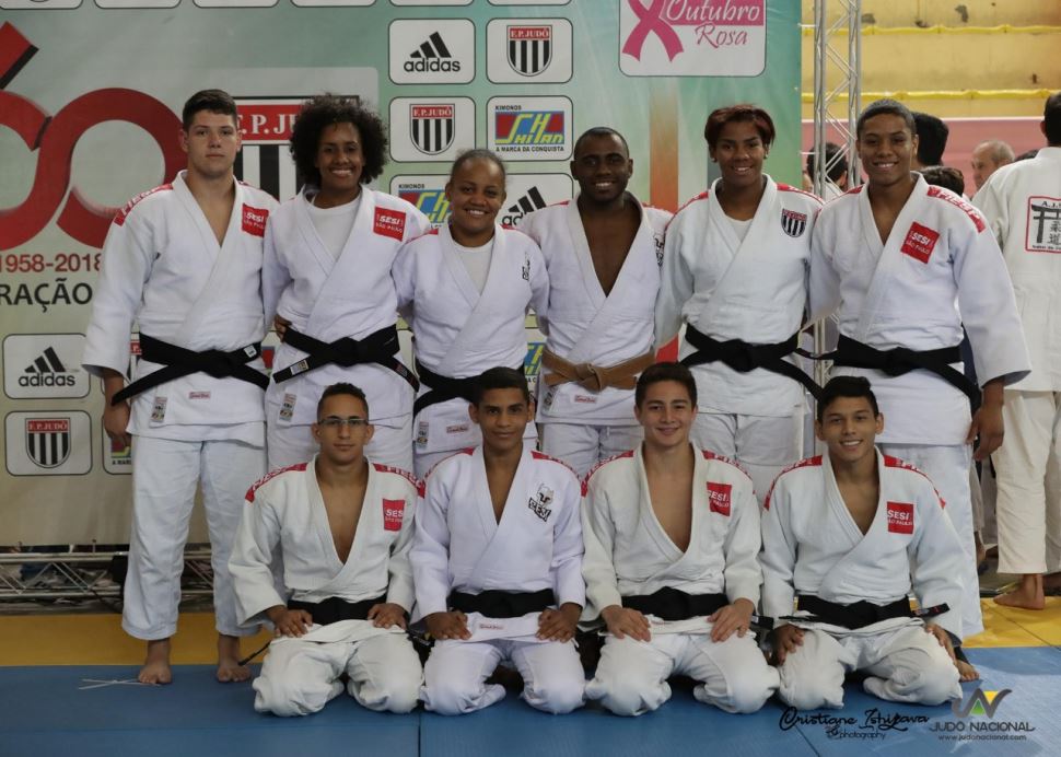 Judocas do SESI Bauru participam de exame de graduação da FPJ