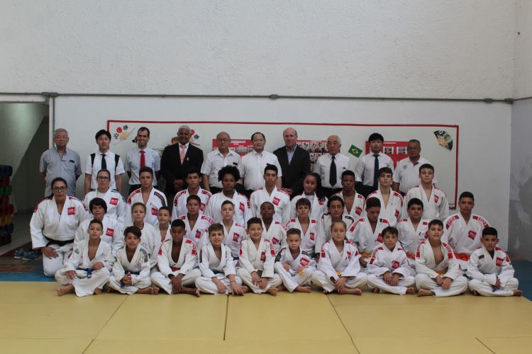 Lançamento Judô na Escola