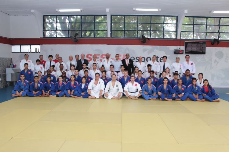 Lançamento Judô na Escola