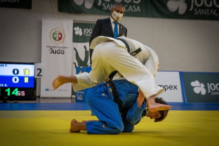 Renan durante luta em Coimbra