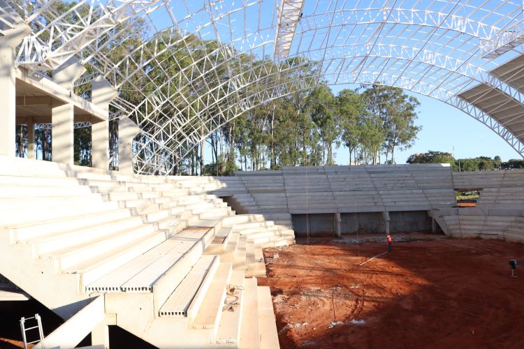 visita empresários novos ginásio