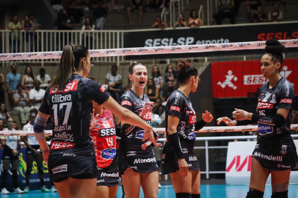 Sesi Vôlei Bauru enfrenta Dentil Praia Clube em briga pela liderança