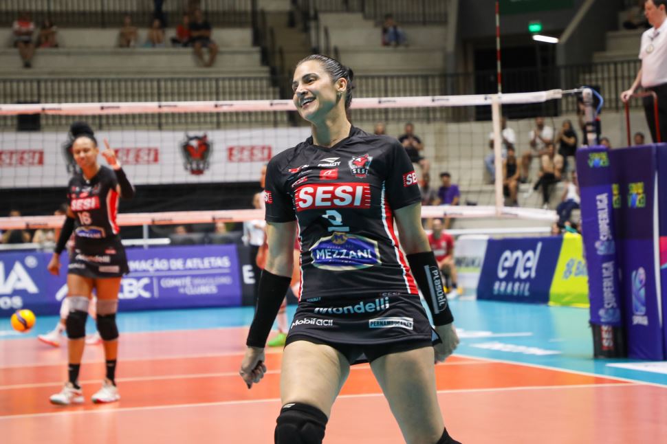 Sesi Vôlei Bauru renova com Dani Lins, melhor levantadora do continente