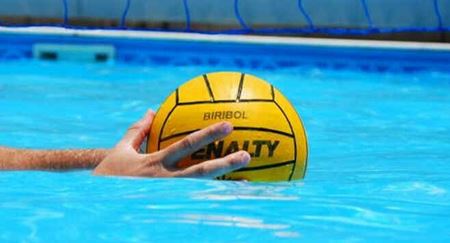 Torneio de biribol! Junte os amigos e participe dessa competição na água!