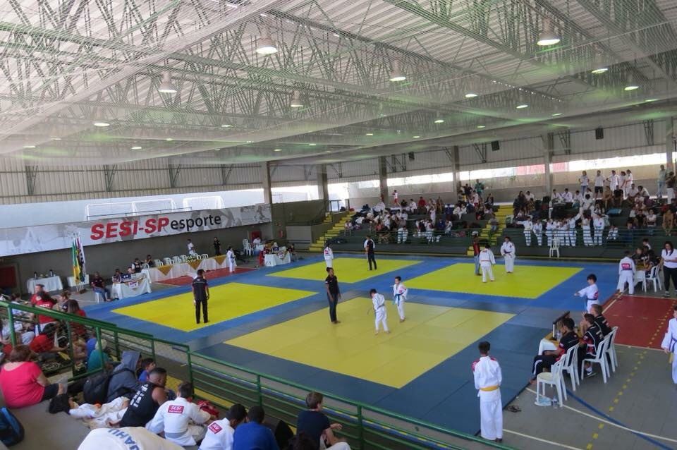 SESI Birigui recebe cerca de 250 atletas para evento regional de judô