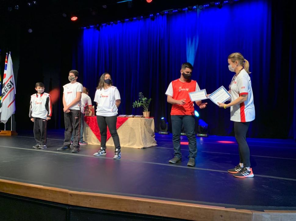 Alunos recebem nomeações e premiações de projetos