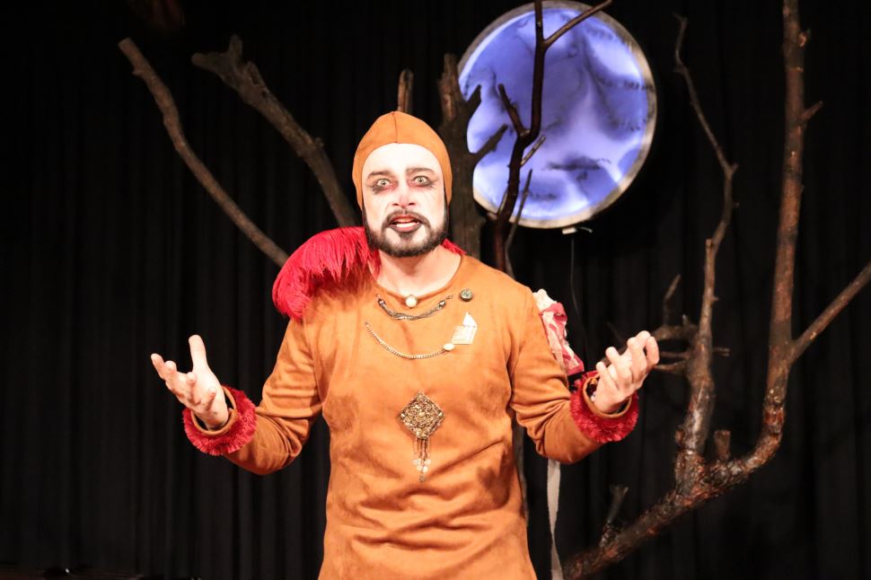 SESI Birigui recebe neste final de semana o espetáculo "Esperando Godot"