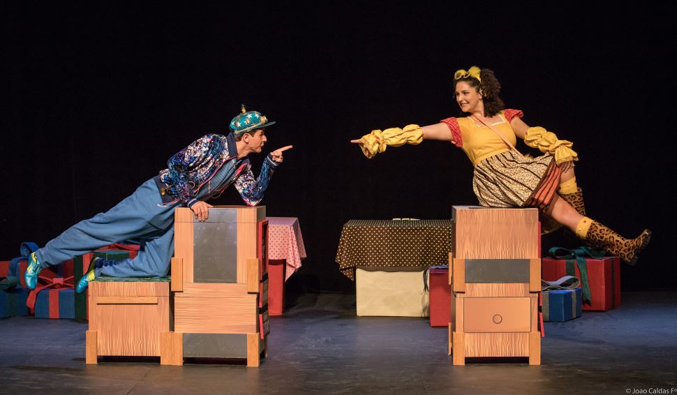 Palco do Sesi Birigui recebe o espetáculo “Um Presente para Ramiro” 