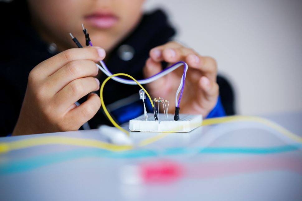 Alunos de escolas públicas podem cursar programação e robótica gratuitamente no SESI de Andradina