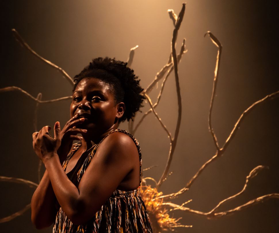 Sesi Birigui traz peça sobre ancestralidade e potência feminina