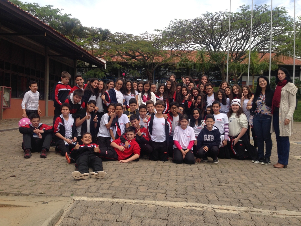 Escola SESI-SP de Botucatu comemora dia do idoso com "Sarau aos vovôs"