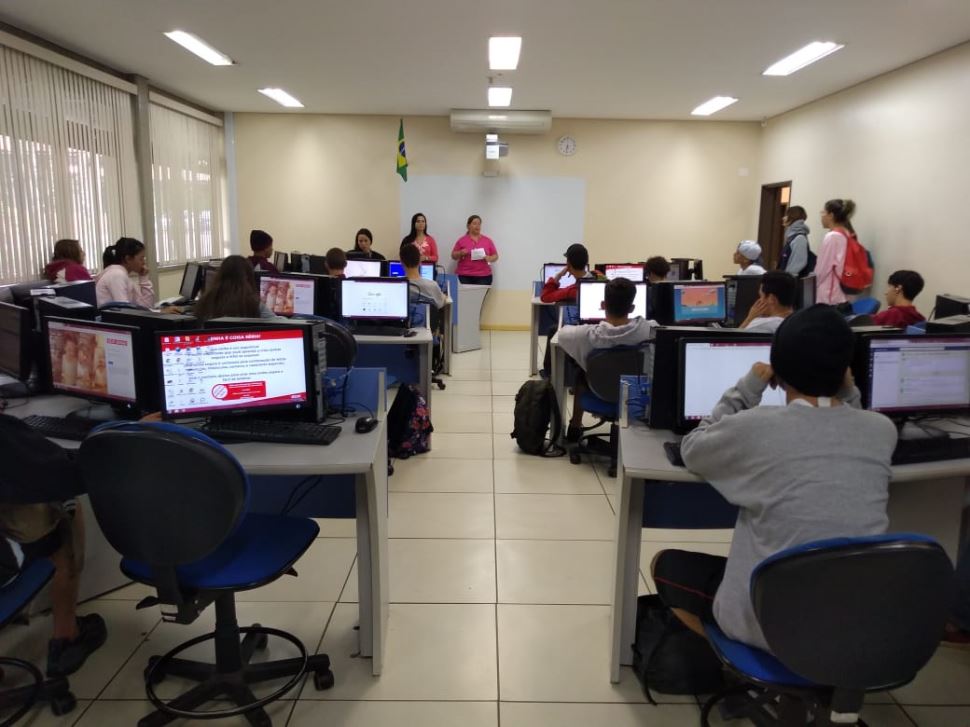 SESI Botucatu realiza Campanha Outubro Rosa para alunos e funcionários