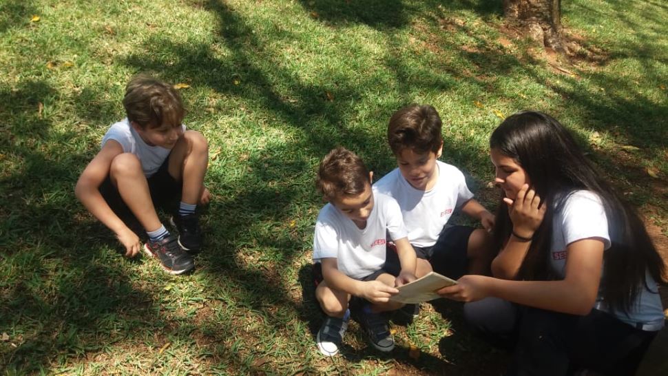 Alunos dos 8ºs anos do SESI Botucatu realizam projeto “Padrinhos literários”