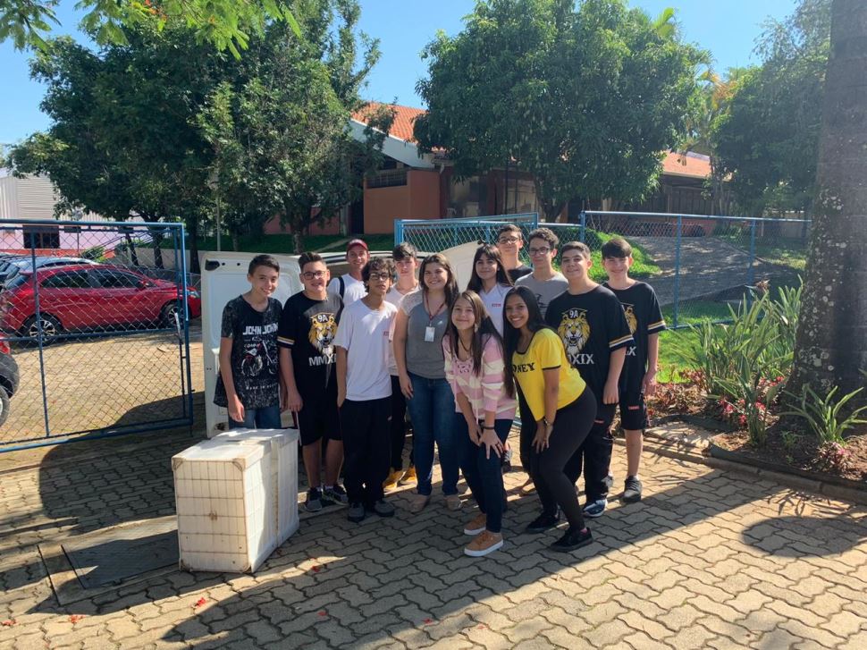 Alunos promovem arrecadação e doação de quase 1 tonelada de alimentos