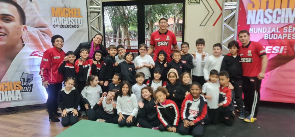 Pedagogia do Exemplo foi um dos pontos altos do evento com os atletas interagindo com os alunos da escola