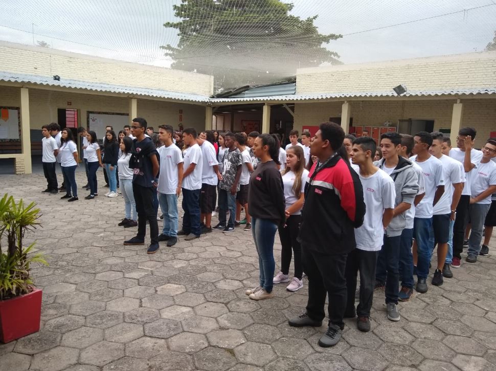 Culto à Bandeira Nacional cria ato cívico em alunos do SESI Lorena