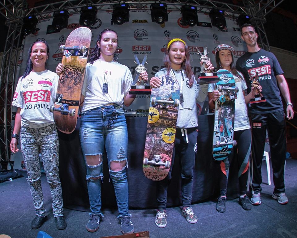 Competidoras da categoria “Feminino”, voltada para candidatas acima de 13 anos. Crédito: Roger Tilskater