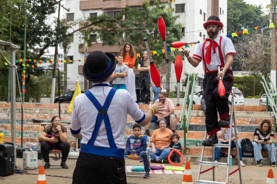 Sesi Diadema recebe espetáculo  Circo Malabarístico com Grupo Irmãos Becker 
