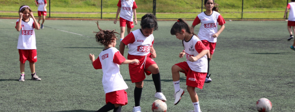 Meninas em campo: vagas abertas para aulas gratuitas de Futebol Feminino no Sesi Diadema   