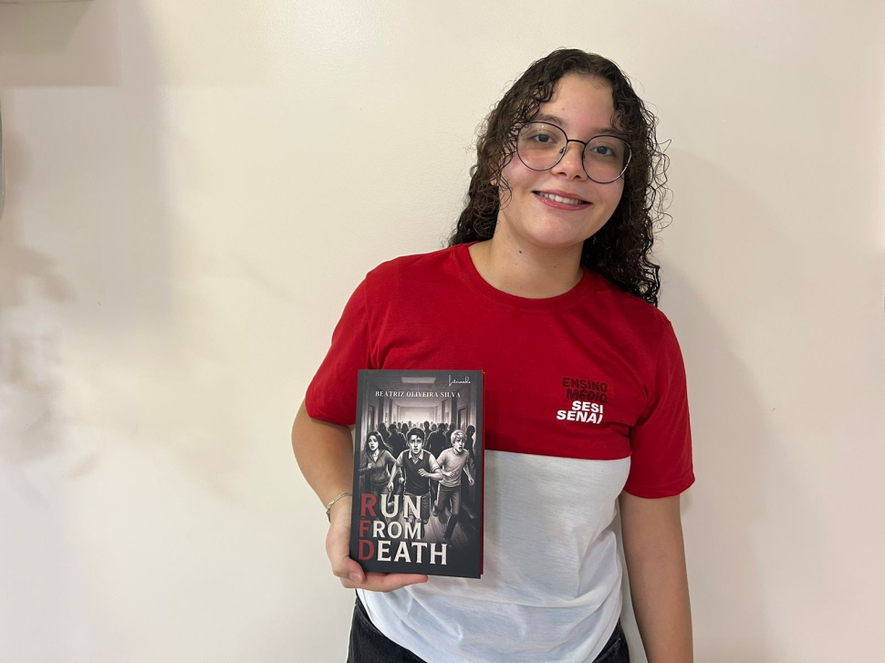 Aluna do SESI Franca transforma imaginação em livro e lança obra sobre apocalipse zumbi em ambiente escolar