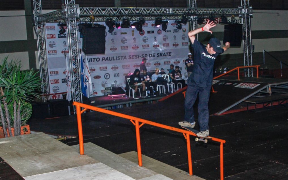 Ousadia nas pistas e retorno de campeões marcaram a 3ª etapa do Circuito Paulista SESI-SP de Skate, em Guarulhos